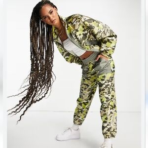 Nike Womens Floral Camo Pants & Jacket Outfit
